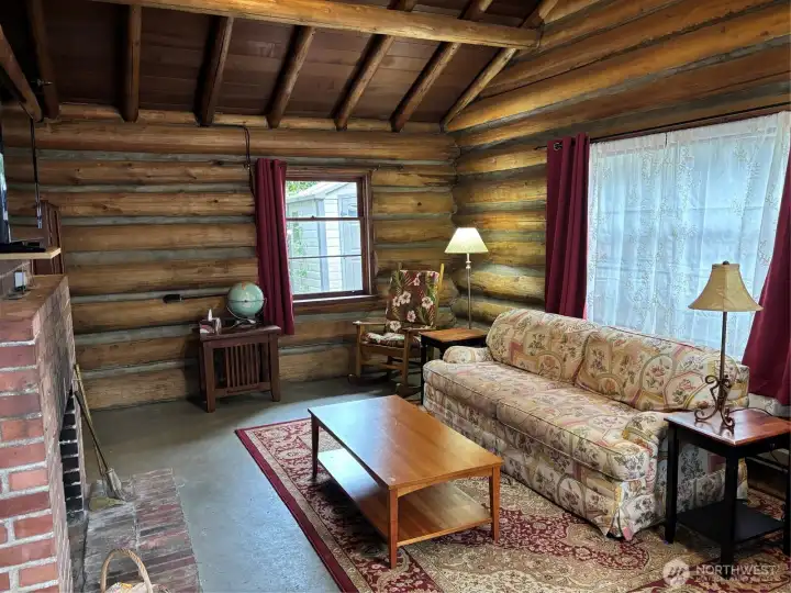 Surprisingly spacious and cozy. You have power, water, Heat and TV! Surprisingly spacious and cozy. You have power, water, Heat and TV!