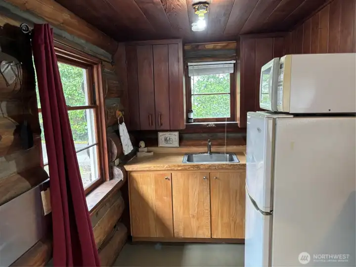 And of course, the kitchen! Stainless steel shelf drops open for a hot plate. Time for bacon and Flap Jacks with sone good ol' Log Cabin syrup! Mmmm And of course, the kitchen! Stainless steel shelf drops open for a hot plate. Time for bacon and Flap Jacks with sone good ol' Log Cabin syrup! Mmmm