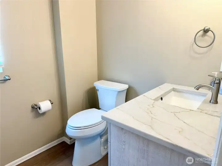 Main Bathroom Main Bathroom