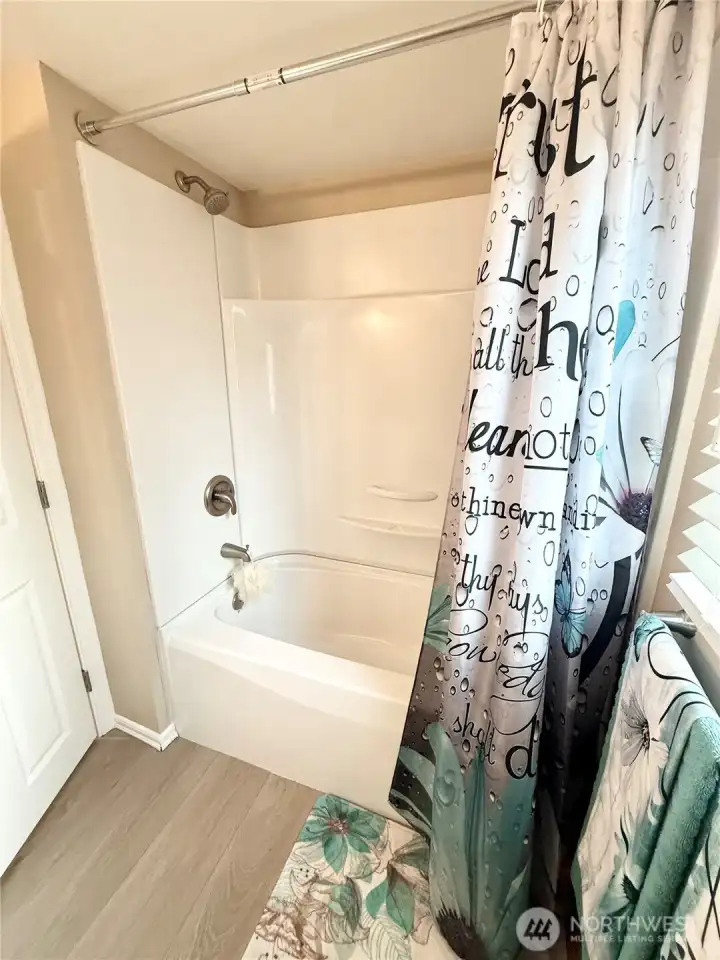 Main Bathroom Main Bathroom