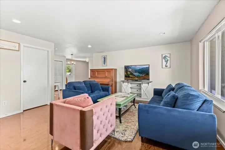 main floor - bonus room