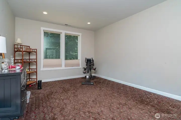 Separate bedroom/office Separate bedroom/office