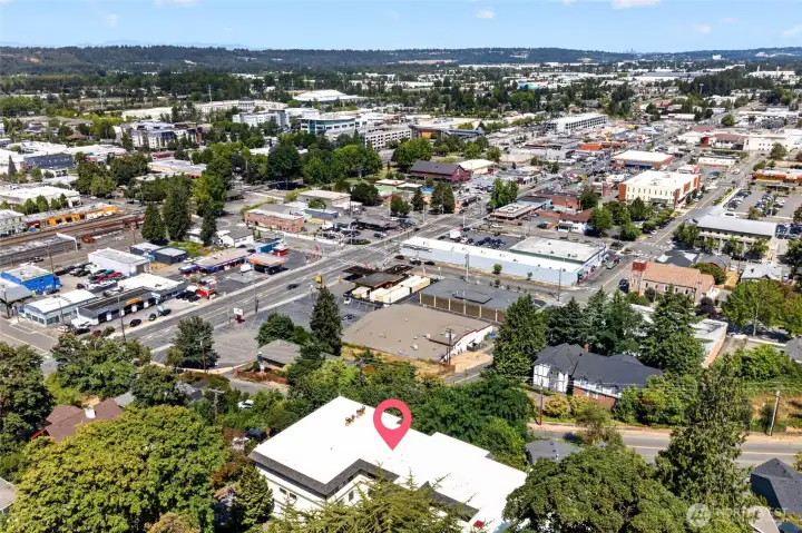 located in the heart of Kent, close to Kent Station shopping, transit options, parks, comminuty centers, Showare Center