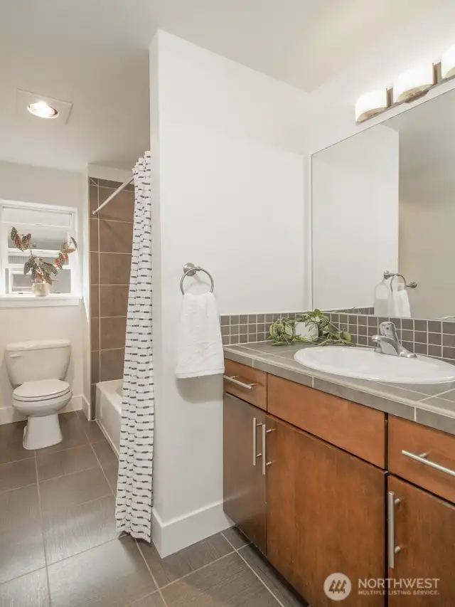 Very well appointed full bathroom servicing the upper floor.