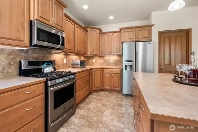 Stainless appliances all stay including gas range. Full tile back splash. Crown molding topped cabinetry. Soft-close drawers.