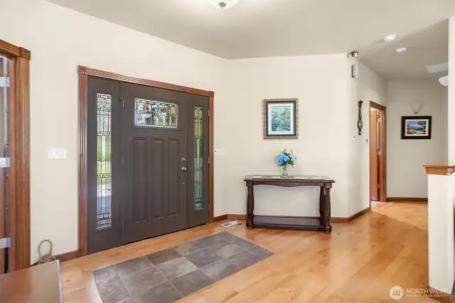 The side panel of the front door also opens, allowing for a larger entry way - great for larger furniture pieces.