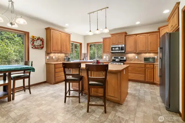Perfect for both home entertaining or an intimate family meal, the Kitchen has everything: island counter with eating bar, stainless appliances, plenty of cabinetry, walk-in pantry.