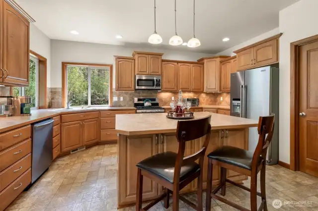 Pendant lighting above the island counter with eating bar.