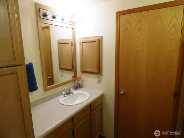 Full Bathroom 1