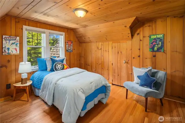 Upper floor bedroom