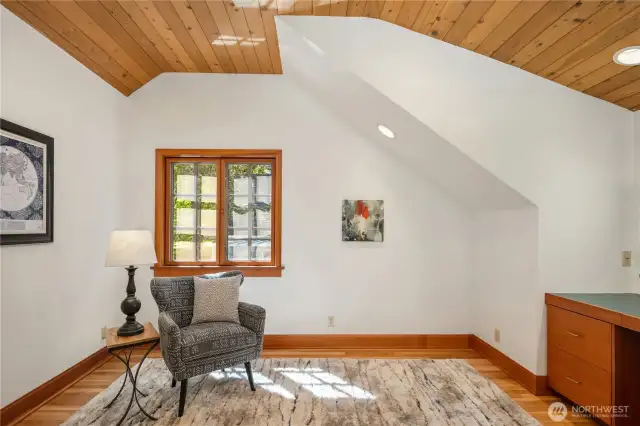 Huge office on upper floor - could turn into a bedroom!
