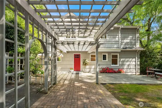 Lovely walkway between garage and home