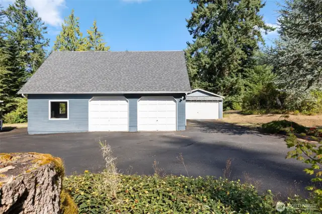 1004 sqft shop and garage, there is additional storage attached to back side of shop as well!