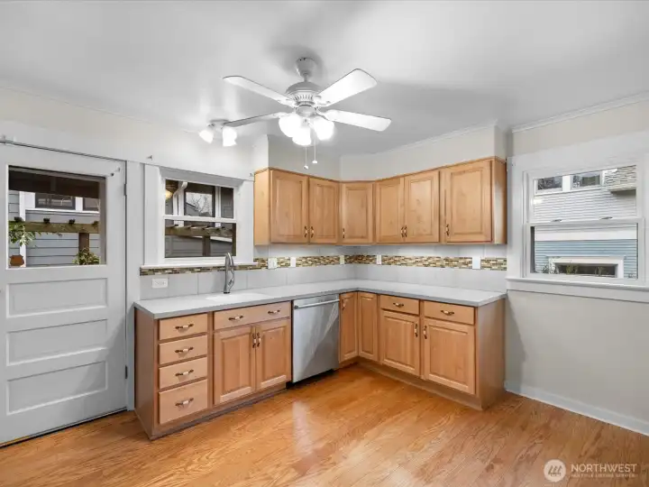 Soft close drawers and laminate flooring in the kitchen. Daylight basement is accessed through the kitchen.