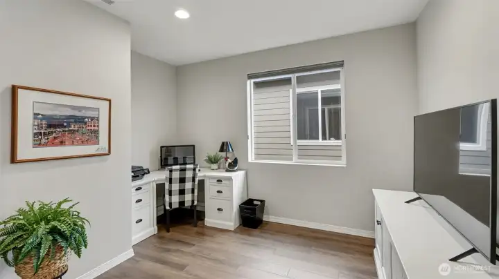 A versatile bonus/den space provides flexibility for a home office, hobby room, or additional living area.