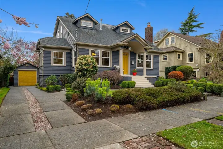 Private driveway to detached garage