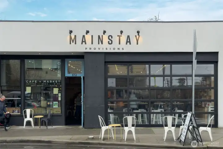 Excellent neighborhood restaurant just 1 block away