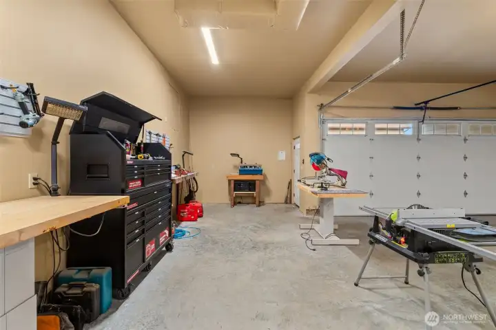 1700 sq ft of shop or work space