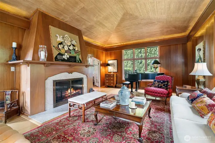 Why would you ever want to leave this extraordinary retreat? Soaring ceilings, a striking fireplace, and walls of windows create a space that feels both grand and effortlessly inviting—simply perfection.