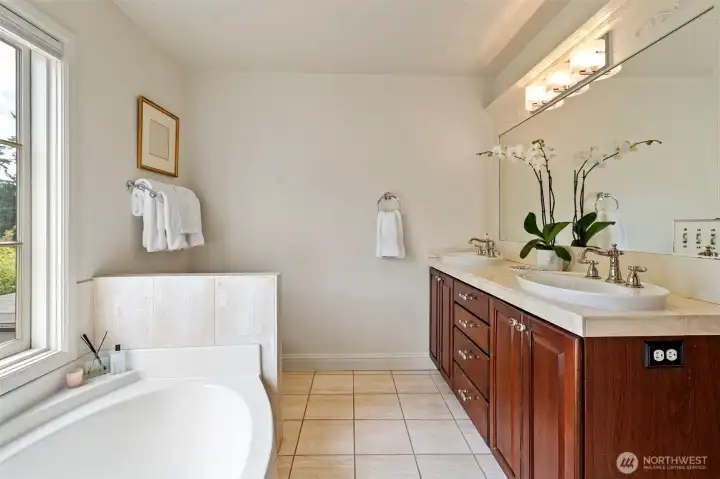 Bathon 2nd level - you can't see it in this photo but there is a shower in this space as well.