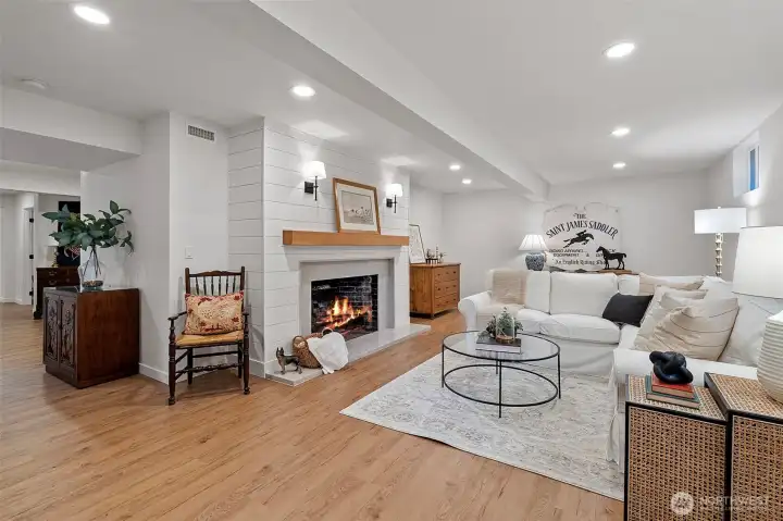 Down to the lower level, where additional generous spaces invite gracious living to expand and evolve.