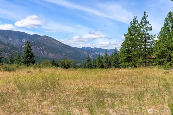 Rare lot on the meadow in Edelweiss!