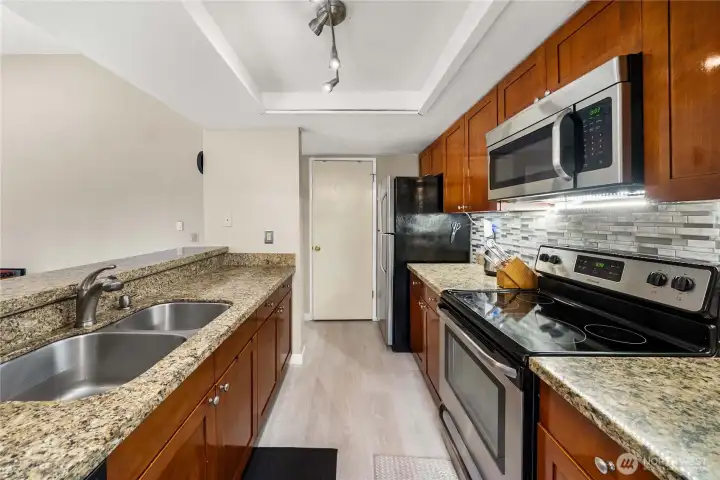 Kitchen-plenty of cabinet space and spacious countertop.