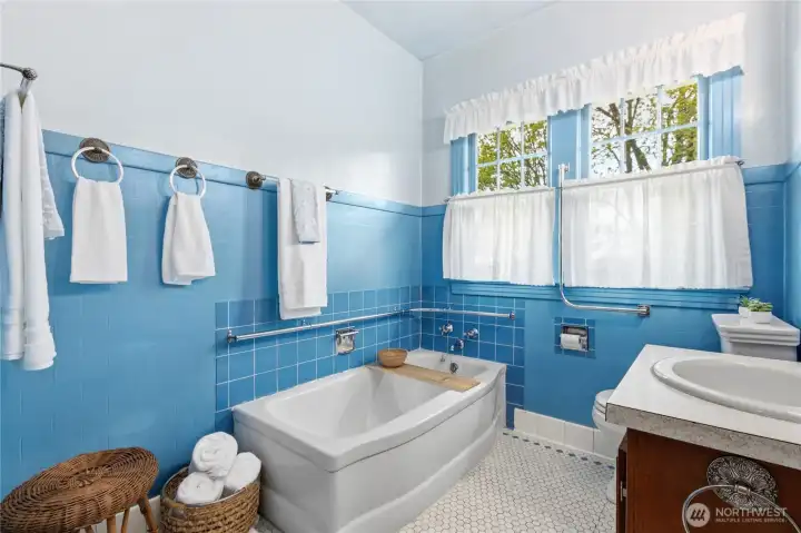 Main floor bath