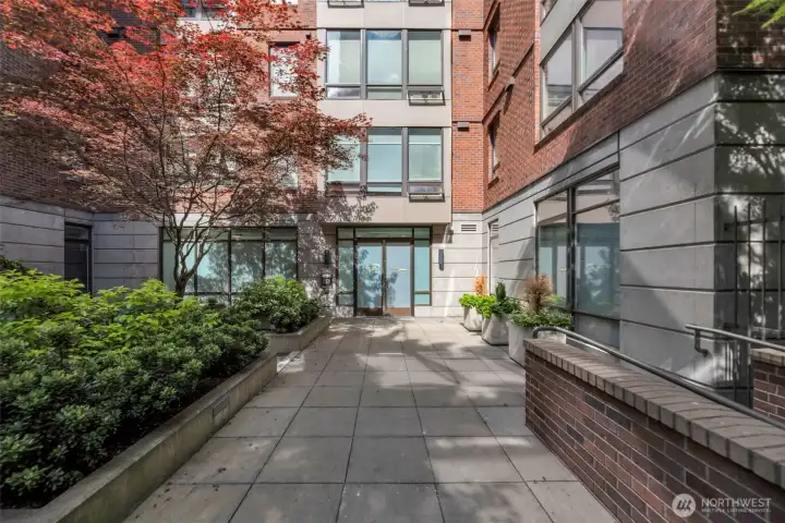 Welcome to Duncan Place ideally located just minutes from Trader Joe's, UW, shopping, restaurants and I-5