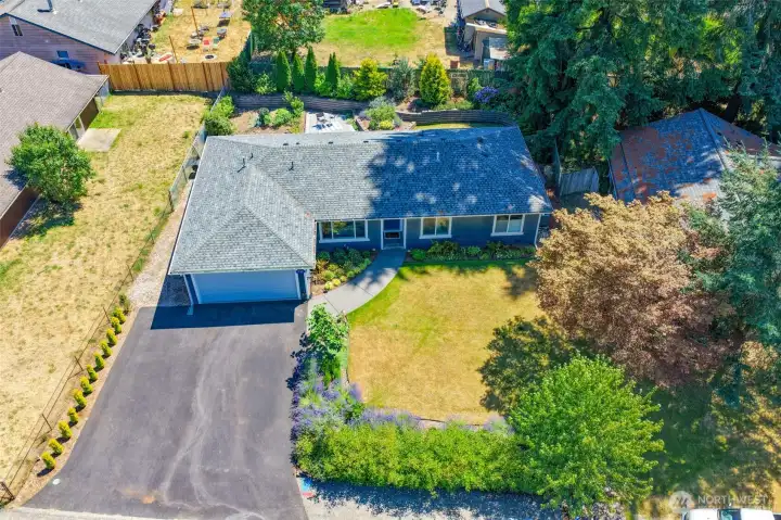Perfectly landscaped for a beautiful setting. And look at the additional parking if needed. Perfectly landscaped for a beautiful setting. And look at the additional parking if needed.