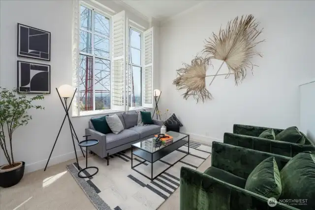 Expansive Open-Plan Living Space with Captivating East-Facing Views of the Lake