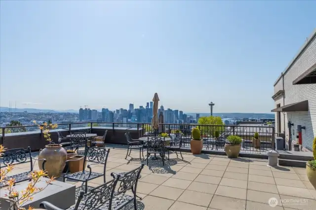 Generously Sized Community Rooftop with Unmatched Vistas of Lake Union, Seattle’s Skyline, and the Space Needle
