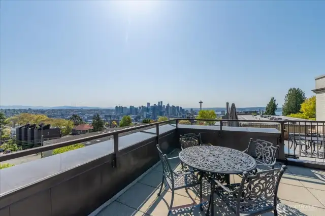 Generously Sized Community Rooftop with Unmatched Vistas of Lake Union, Seattle’s Skyline, and the Space Needle