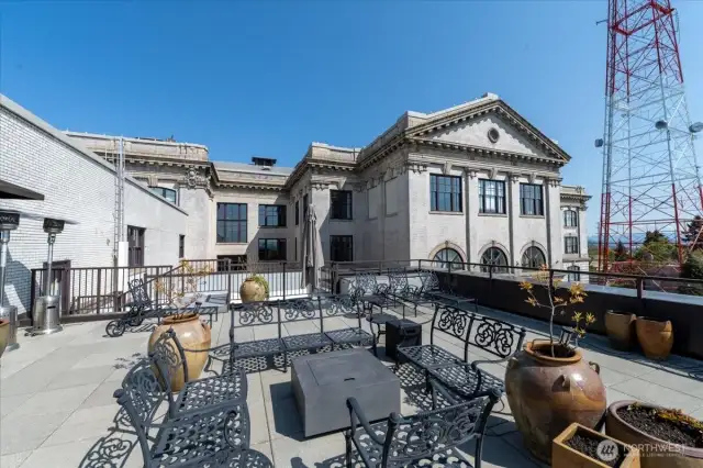Generously Sized Community Rooftop with Unmatched Vistas of Lake Union, Seattle’s Skyline, and the Space Needle