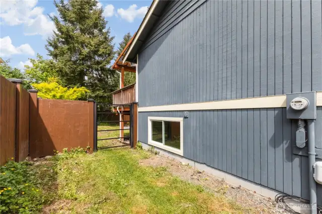 Fenced side lot