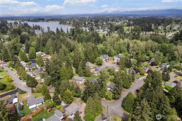 Trailhead to Allan Yorke Park is less than two blocks.