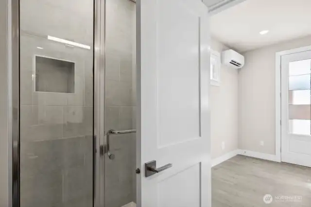 Lower level 3/4 bathroom
