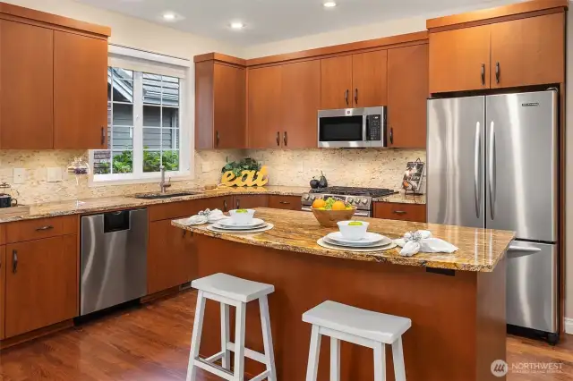 A full-height backsplash complements this kitchen.