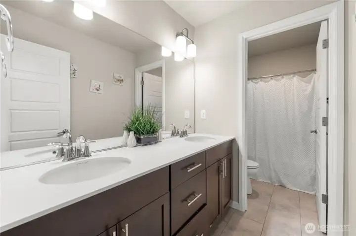 Upper guest full bathroom