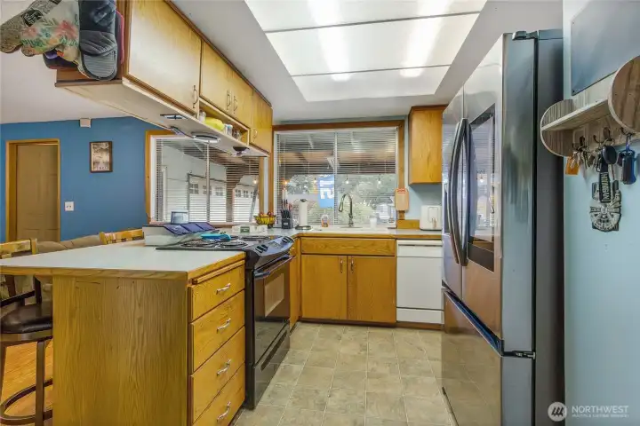 Nice size kitchen, all appliances stay!