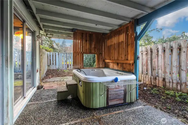 cover patio with hot tub that will stay.