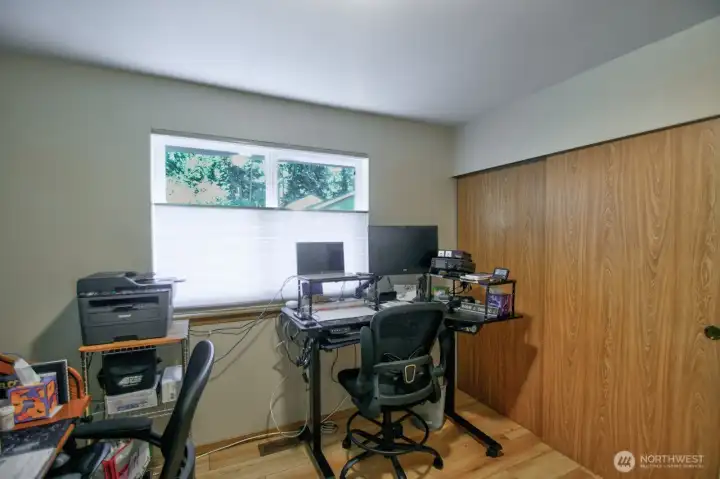 BEDROOM/OFFICE