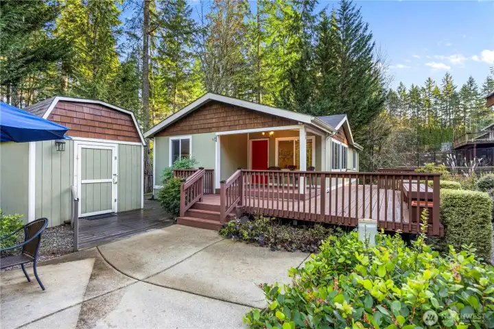 Welcome to this Mason Lake cottage. The patio, storage shed and extra large deck are bonuses to this home.