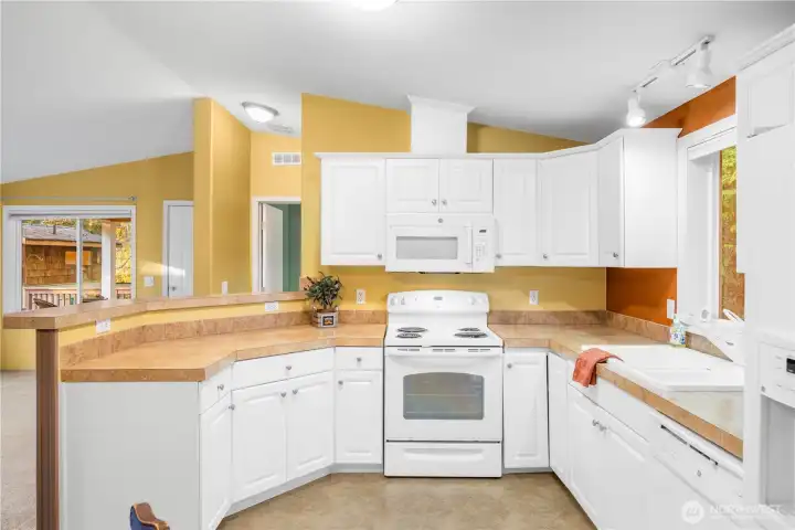 The kitchen has great prep space.