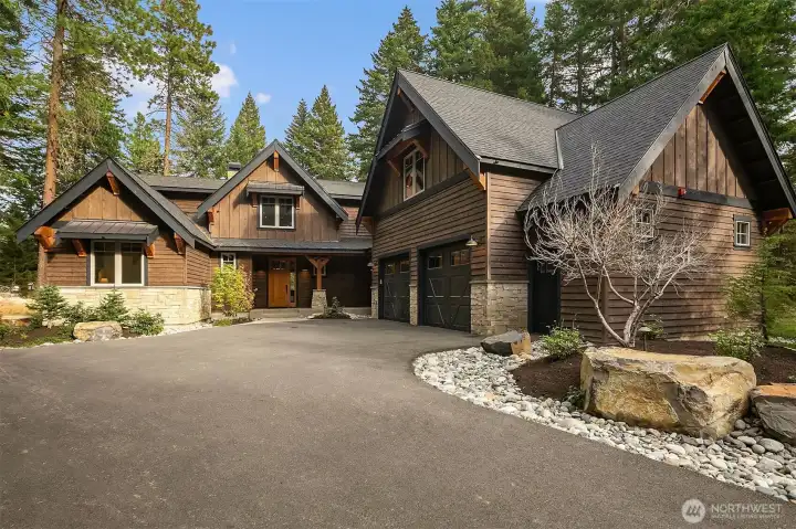 Welcome to 1380 Larkspur Loop