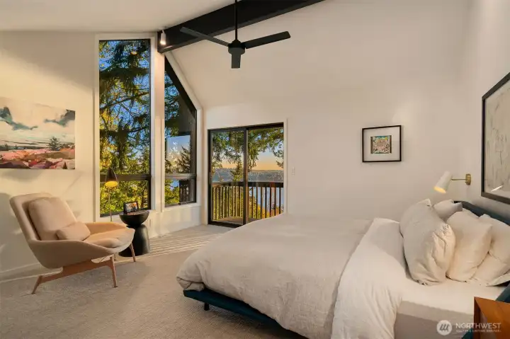 The top floor primary bedroom is a true nest in the treetops. The top floor primary bedroom is a true nest in the treetops.