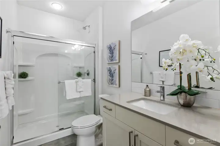 Main level full bath