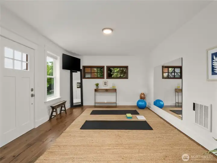 Flex space in the guest suite.  Many uses from exercise room, living room, rec room, mud room and much more