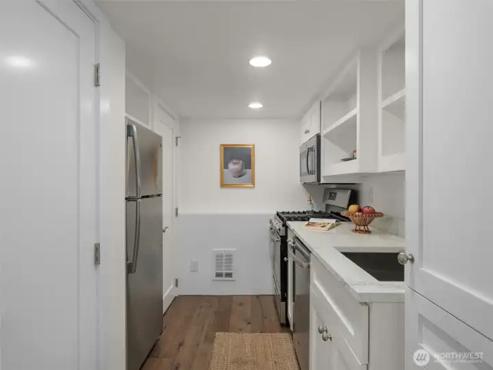 Lower level guest suite with kitchen