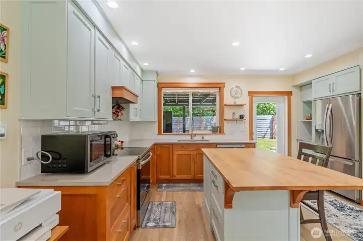 Another view of kitchen